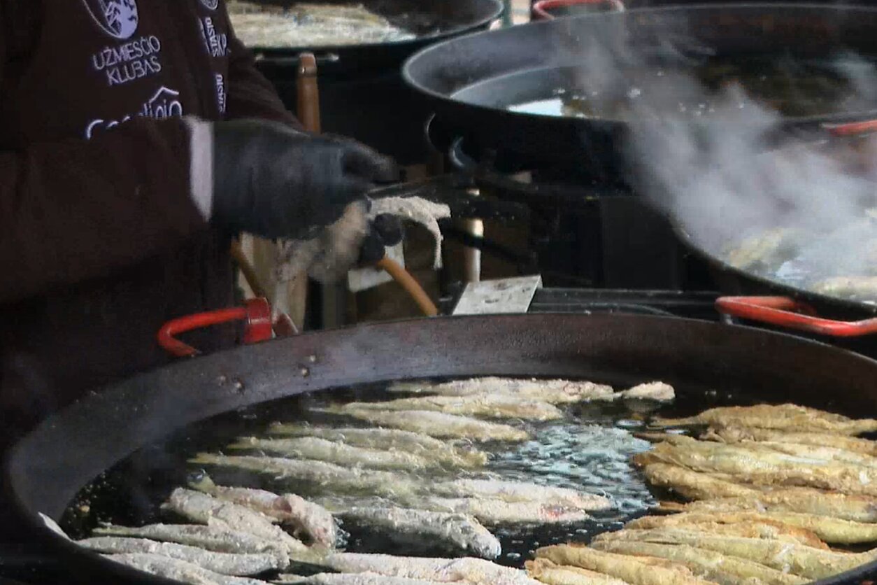 Palangoje prasidėjo 23-ioji „Stintų šventė“: per tris dienas suvalgoma apie 50 tonų žuvies