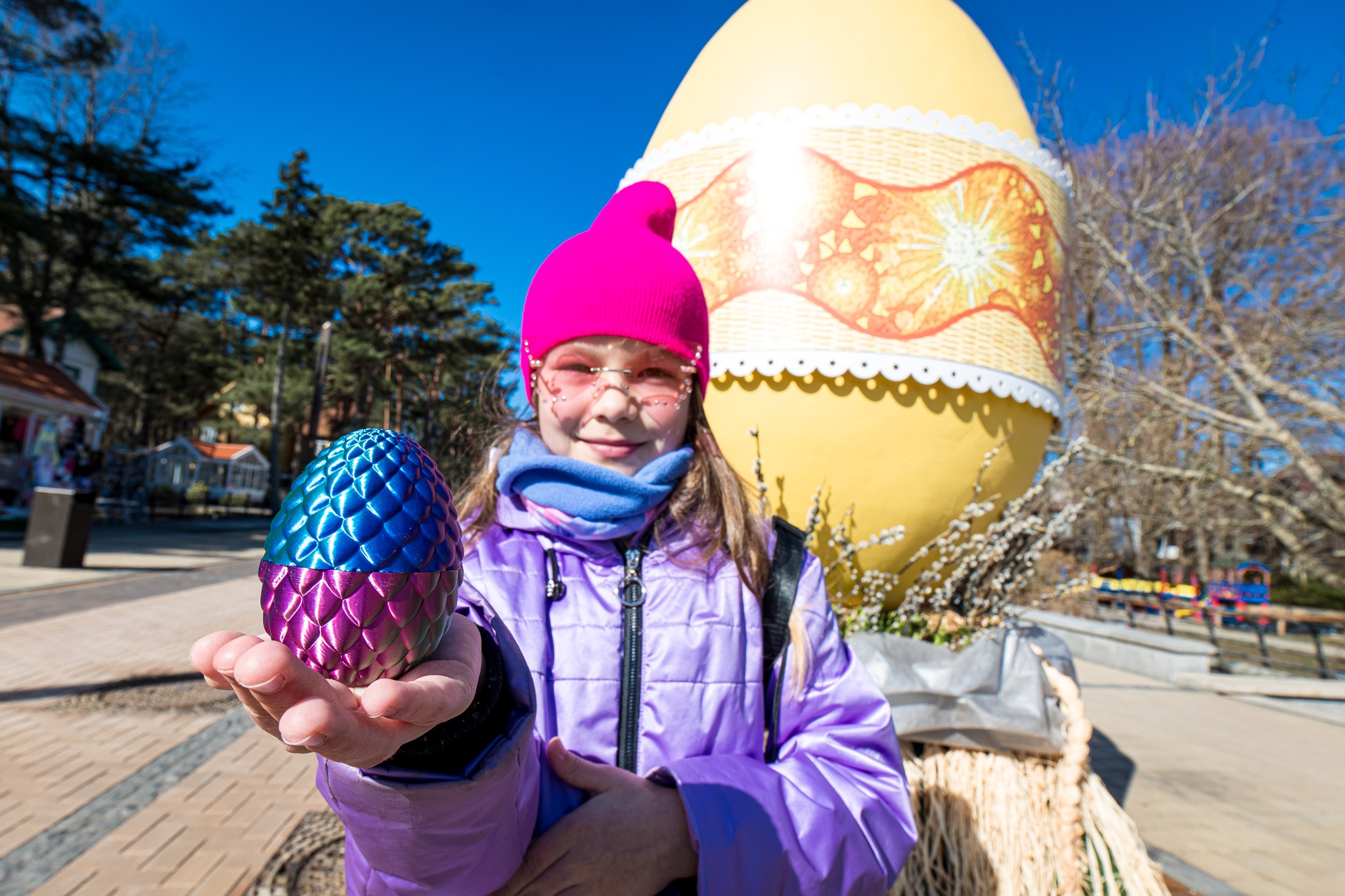 Palangoje jau sklando artėjančių Velykų nuotaikos – kviečia įspūdinga Margučių alėja