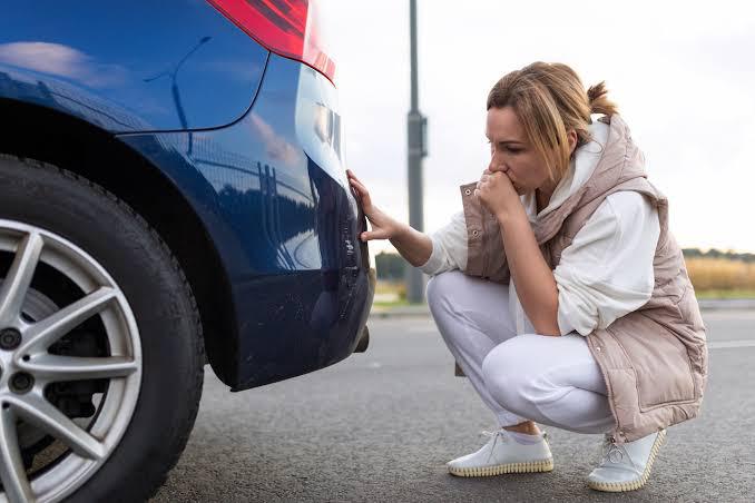 Automobilį apgadino daugiabučio kieme: kada žalą atlygina privalomasis draudimas, o kada KASKO?