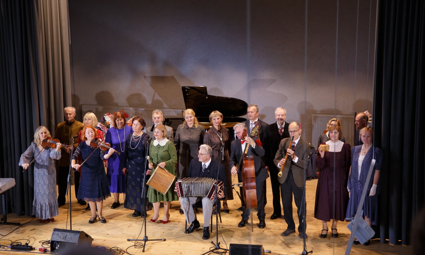 „Iš širdies į širdį“ – romansų popietėje susitiko muzika, bendrystė ir gražios dainos